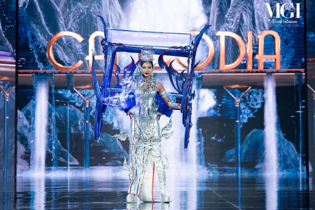 Mãn nhãn đêm thi Trang phục dân tộc Miss Grand International: Nổi da gà với Lê Hoàng Phương, loạt thiết kế hoành tráng gây bùng nổ - Ảnh 8.