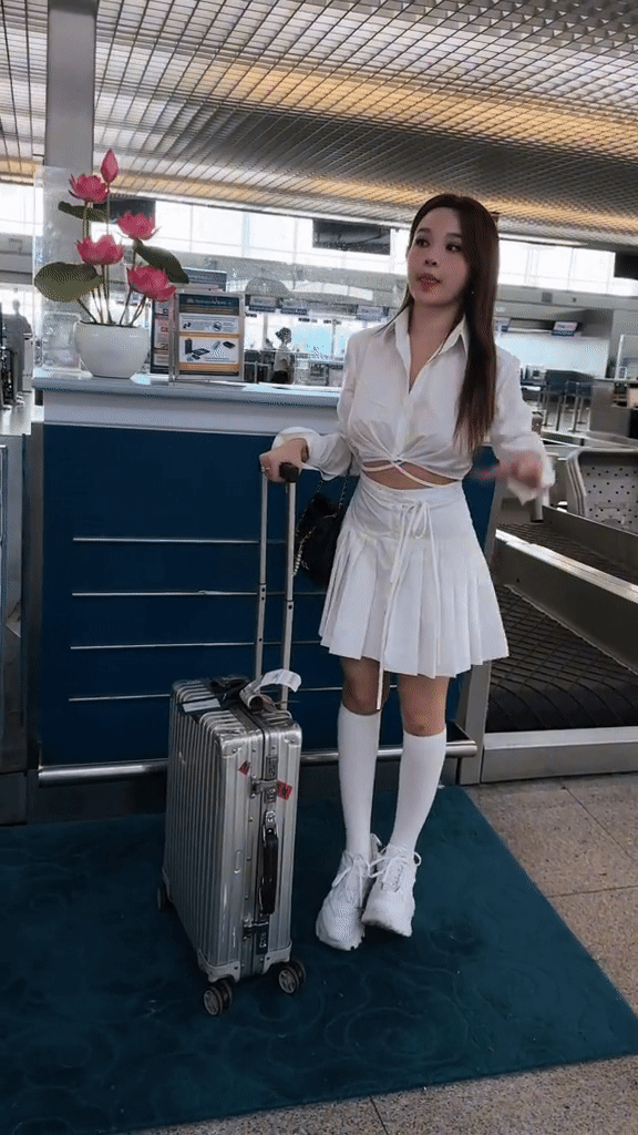 Một buổi đi mua sắm ở Singapore của chị đẹp Huyền Baby hệt giới thượng lưu trong phim Hàn - Ảnh 1.