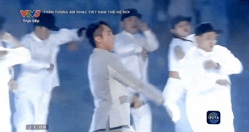 Sơn Tùng tái xuất Vietnam Idol khiến dàn nghệ sĩ không thể ngồi yên, nhắc đến nhạc sĩ Huy Tuấn gây xúc động - Ảnh 4.