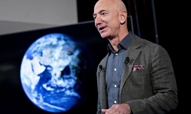 Sở thích thú vị của các tỷ phú: Jeff Bezos mê tên lửa trục vớt từ đáy đại dương, Michael Dell thích tranh cổ - Ảnh 1.