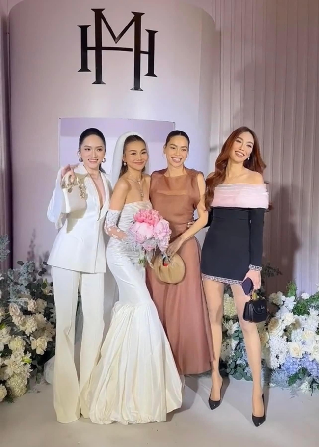 Cô dâu Thanh Hằng thay 3 bộ váy cưới, diện đôi giày bệt giá gần 40 triệu - Ảnh 3.