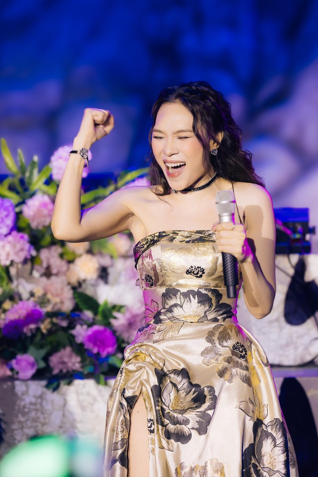 Mỹ Tâm rơi nước mắt trong đêm nhạc tại Hà Nội, Đen Vâu cùng dàn nghệ sĩ mang đến bữa tiệc của sự tử tế - Ảnh 10.