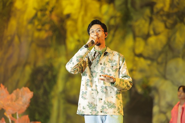 Mỹ Tâm rơi nước mắt trong đêm nhạc tại Hà Nội, Đen Vâu cùng dàn nghệ sĩ mang đến bữa tiệc của sự tử tế - Ảnh 6.