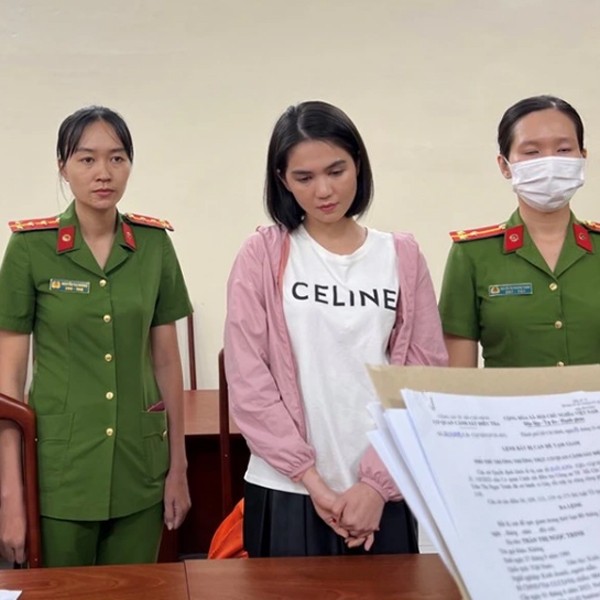 Ngọc Trinh bị bắt v&agrave; chấn chỉnh lại trật tự mới ở showbiz Việt - Ảnh 2.
