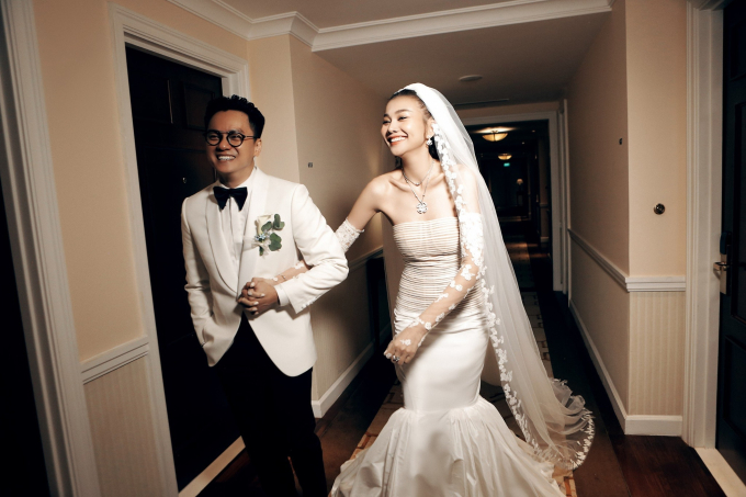Hậu trường ảnh cưới: Nhạc trưởng Trần Nhật Minh cười tươi rói khi ở cạnh vợ đẹp, biểu cảm khác hẳn lúc đi làm - Ảnh 8.