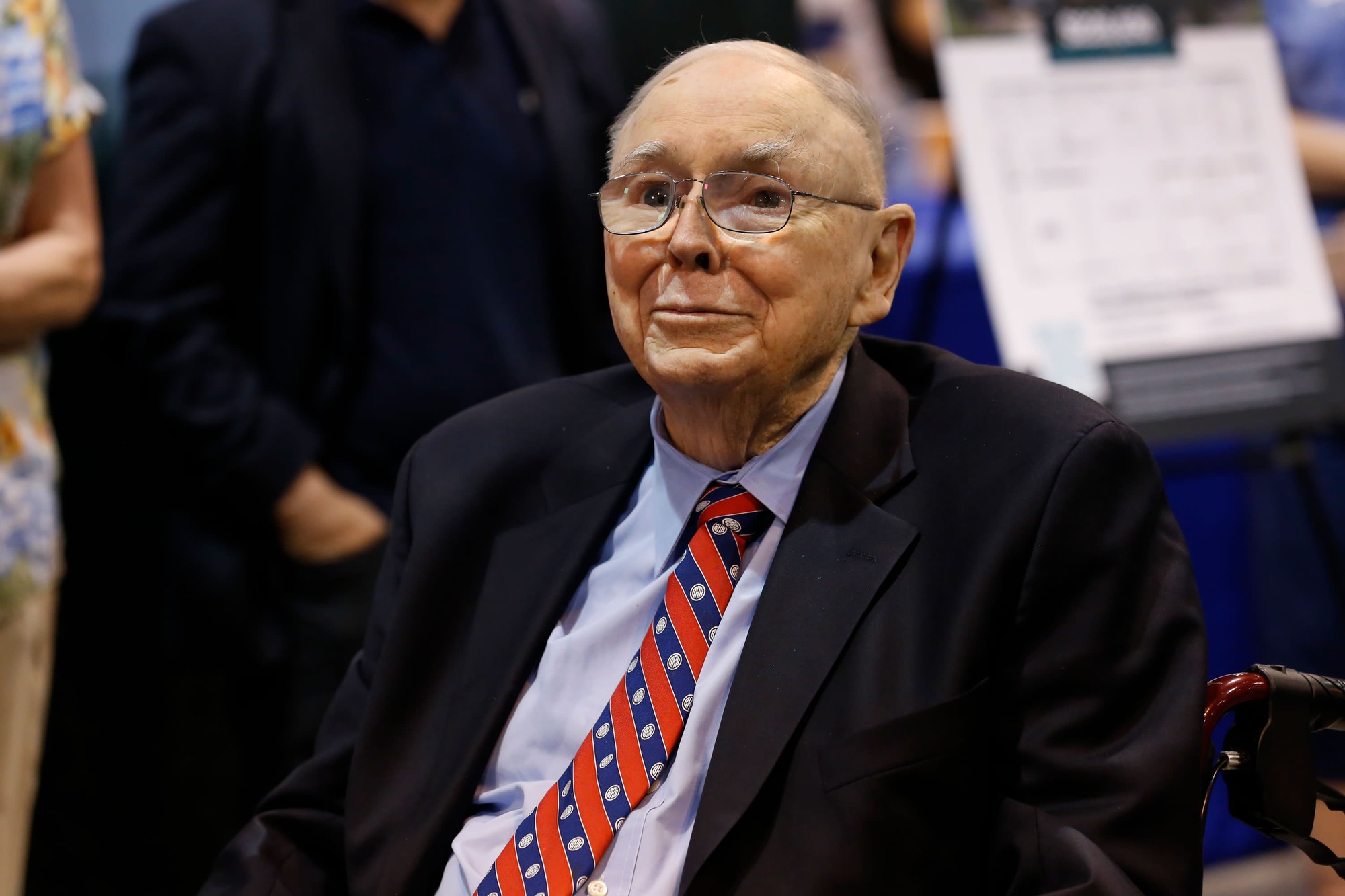 Tỷ phú Charlie Munger: Kiêm quá nhiều việc một lúc là một thứ bệnh, một nghề cho chín rồi hãy mơ giàu! - Ảnh 2.