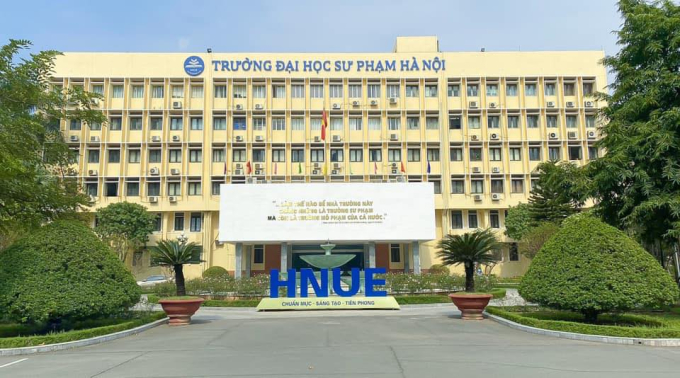 SINH VIÊN NGHIÊN CỨU TÀI LIỆU NGÀNH SƯ PHẠM TIẾNG ANH TẠI HÀ NỘI