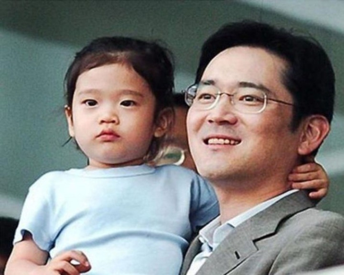 Tiểu thư 'đi giật lùi về đích' của nhà Samsung: Bố là chủ tịch, mẹ là con gái tập đoàn lớn nhưng sống rất kín đáo