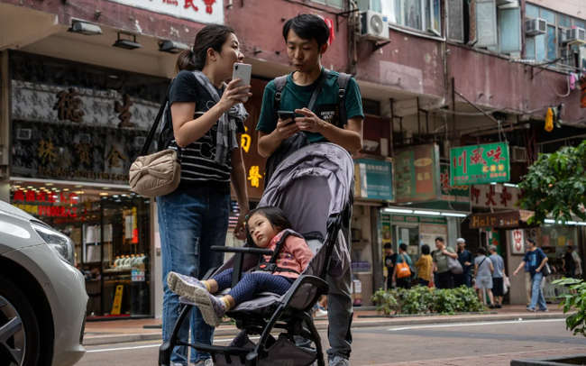 Hồng Kông (Trung Quốc) tặng cha mẹ mới hơn 2.500 USD