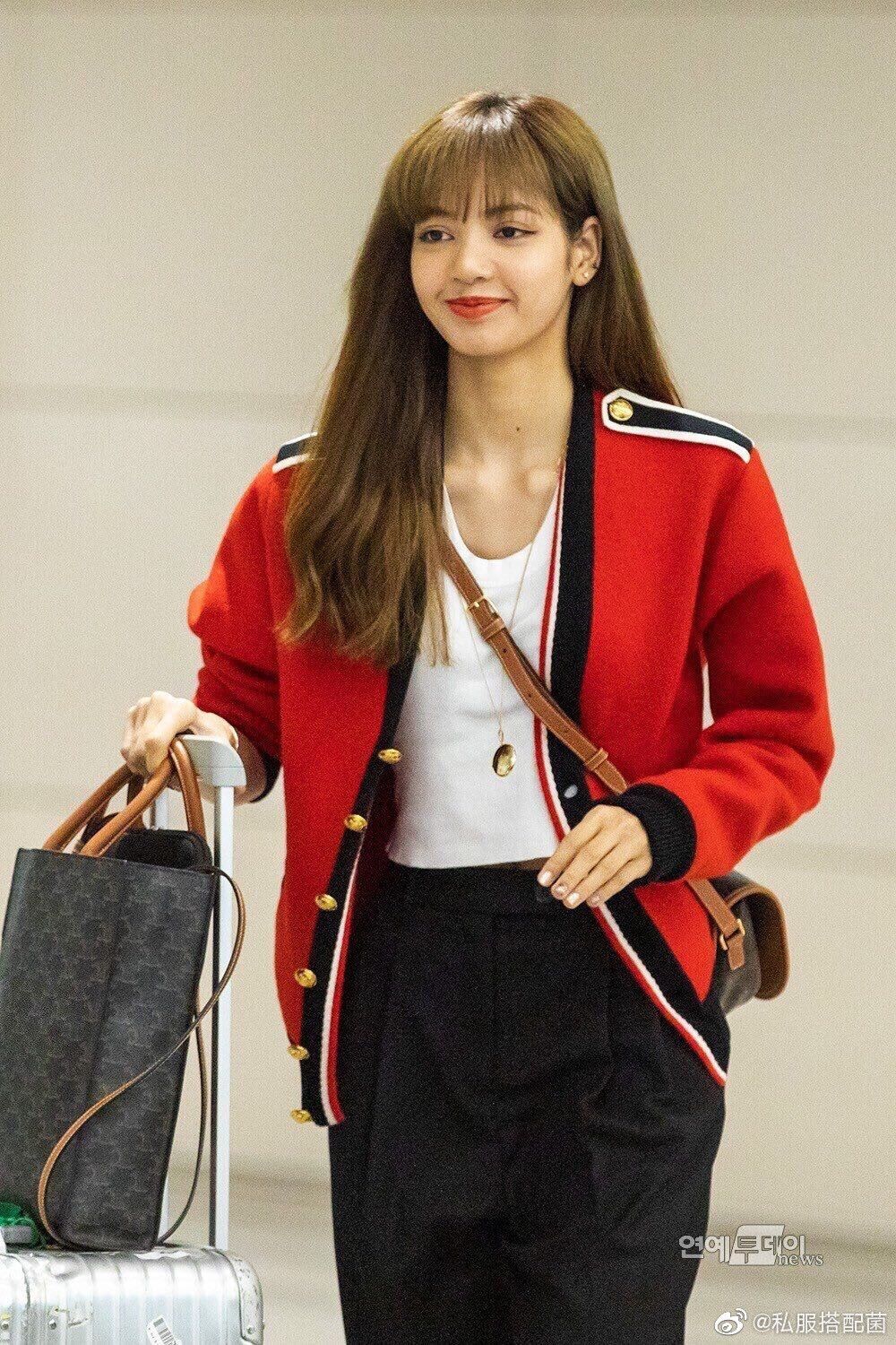 BLACKPINK có 9 cách diện cardigan vừa trẻ trung, vừa tôn dáng - Ảnh 1.