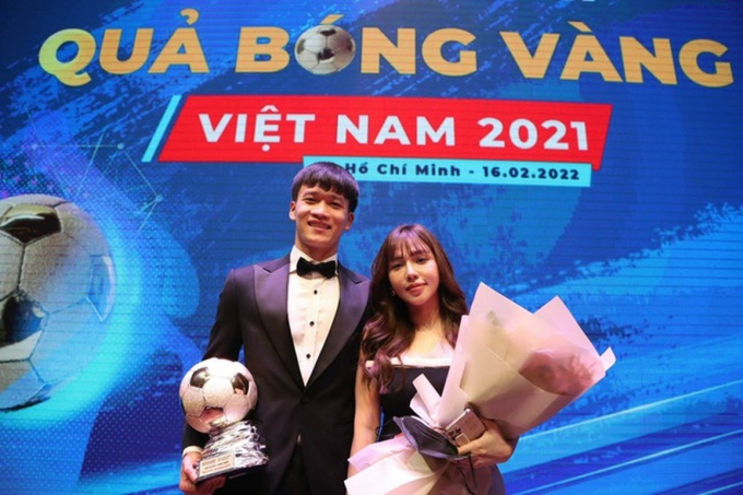 Chuyện tình của cầu thủ Việt đang gây xôn xao vì quá giàu: Quen bạn gái qua mạng, vướng nghi vấn rạn nứt rồi lộ hint quay lại - Ảnh 5.