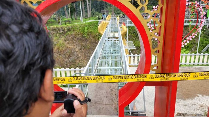Nhân chứng kể lại giây phút vỡ cầu kính khiến 4 người thương vong