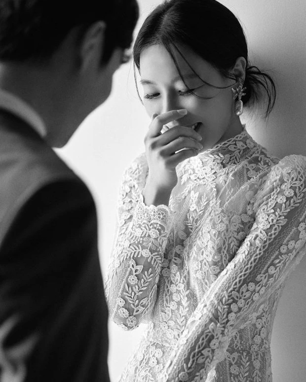 Đám cưới nữ diễn viên Hạ Cánh Nơi Anh với doanh nhân: Cô dâu chú rể tình tứ, Shin Min Ah và cặp đôi Chàng Hậu đổ bộ - Ảnh 10.