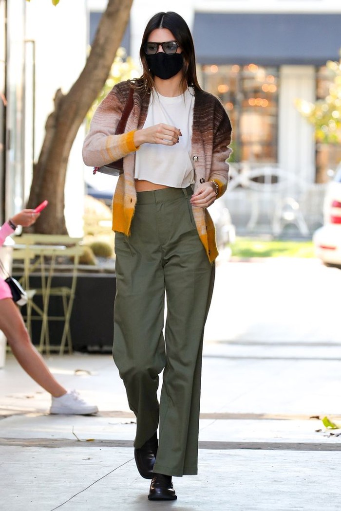 Tham khảo cách Kendall Jenner mặc áo len sành điệu suốt mùa lạnh - Ảnh 10.