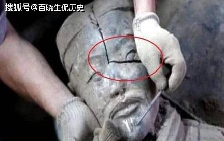 Đội quân đất nung mộ Tần Thủy Hoàng được tạo ra thế nào? Sau khi một bức tượng nứt vỡ, đáp án mới hé mở