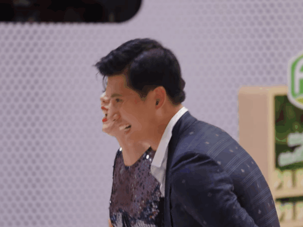 Tình trẻ kém 12 tuổi của Lệ Quyên làm host Đạp Gió, ưu ái “chị đẹp” của mình ra mặt bằng hành động này! - Ảnh 3. Tình trẻ kém 12 tuổi của Lệ Quyên làm host Đạp Gió, ưu ái “chị đẹp” của mình ra mặt bằng hành động này! - Ảnh 3.