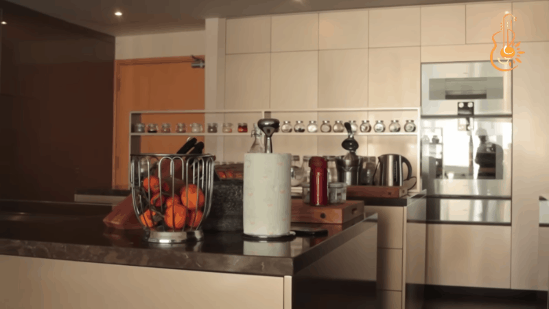 M&ecirc; c&aacute;ch chị đẹp Đoan Trang khoe nh&agrave; ở Singapore: Căn bếp triệu đ&ocirc; chồng T&acirc;y tự thiết kế, tủ đồ hiệu nhiều m&oacute;n độc lạ - Ảnh 4.