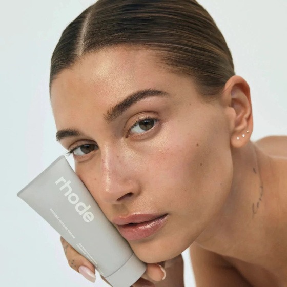 Hailey Bieber chi gần 20 triệu cho chu trình skincare 6 bước: Có đến 2 sản phẩm đình đám châu Á lọt mắt xanh của nàng - Ảnh 12.