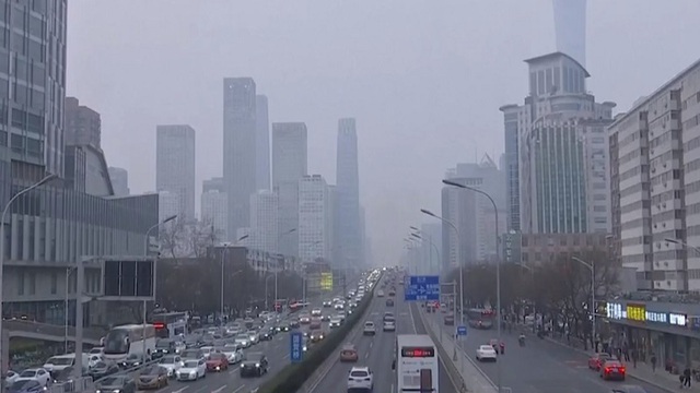 Nhiều thành phố Trung Quốc chìm trong sương mù và khói bụi