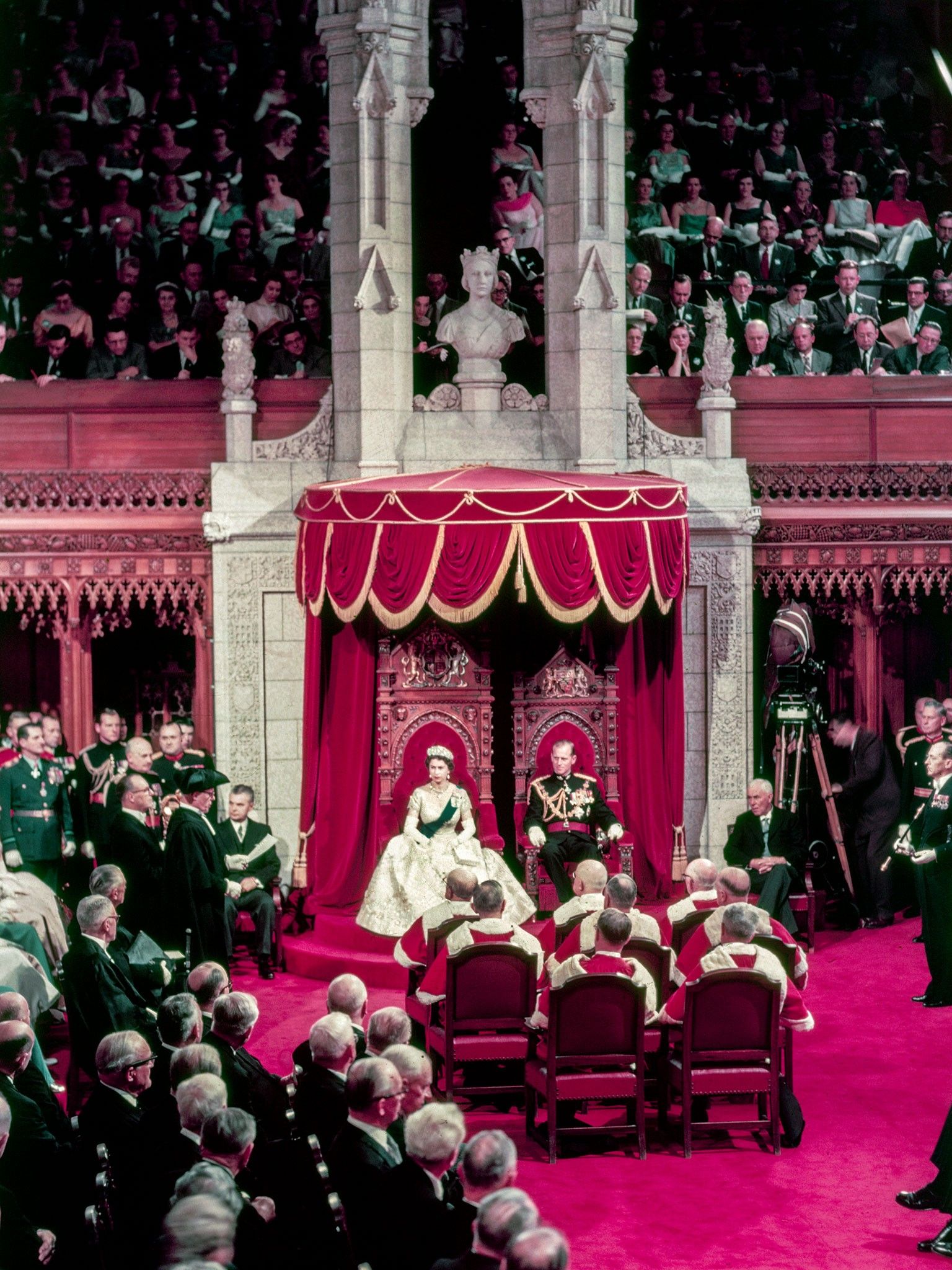 Bộ sưu tập những bức ảnh hiếm hoi về hoàng gia trên khắp thế giới được chụp cách đây 100 năm