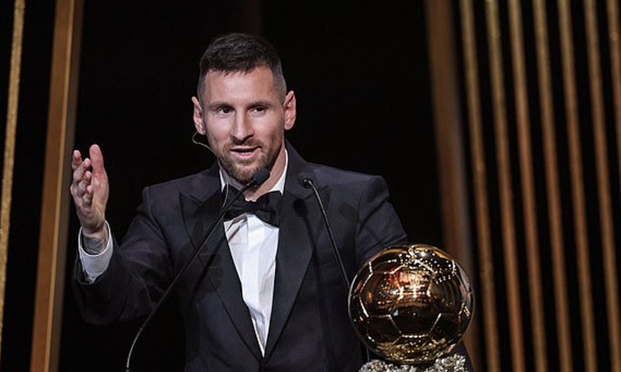 The 3 sons of the Messi family showed anti-fan expressions when their father received the 2023 Golden Ball - Photo 1.