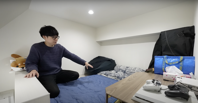 Ch&agrave;ng trai sống trong căn nh&agrave; 7m2: Kh&ocirc;ng nấu ăn, giặt quần &aacute;o ở cửa h&agrave;ng c&ocirc;ng cộng - Ảnh 8.