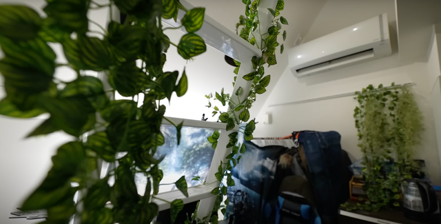 Ch&agrave;ng trai sống trong căn nh&agrave; 7m2: Kh&ocirc;ng nấu ăn, giặt quần &aacute;o ở cửa h&agrave;ng c&ocirc;ng cộng - Ảnh 4.