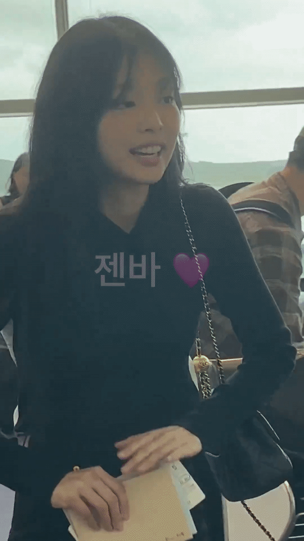 Hot rần rần video Jennie trò chuyện với fan ở sân bay: Có lạnh lùng, coi thường người hâm mộ như lời đồn? - Ảnh 4.