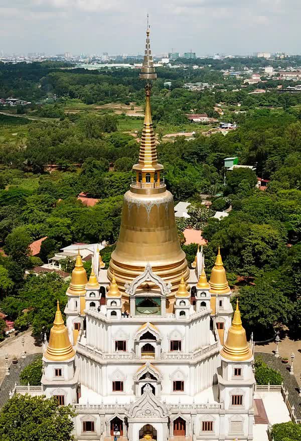Phát hiện ngôi chùa ngay tại TP.HCM từng lọt top đẹp nhất thế giới, du khách nhận xét đến đây như đang đi nước ngoài - Ảnh 4.