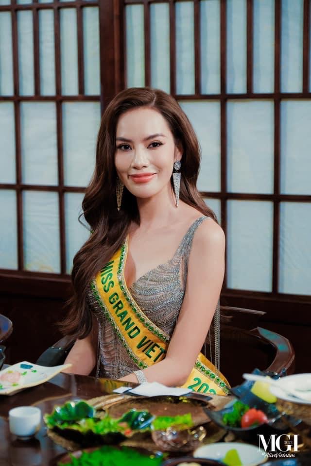 L&ecirc; Ho&agrave;ng Phương c&oacute; chiến thắng đầu ti&ecirc;n tại Miss Grand International: Tự tin bắn tiếng Anh khiến &ocirc;ng Nawat bất ngờ - Ảnh 4.