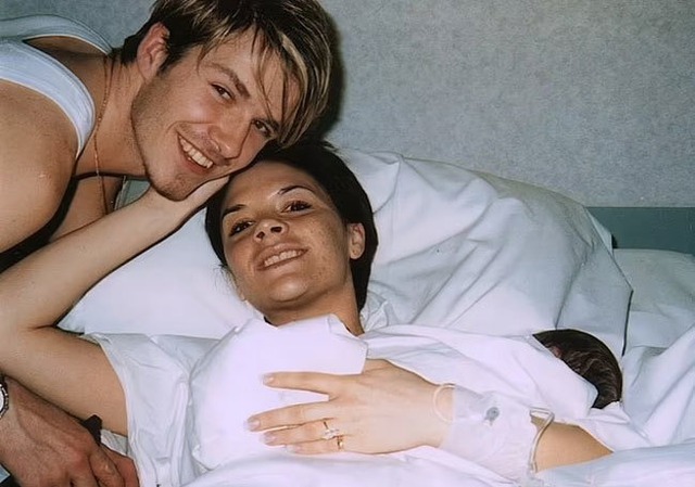 David Beckham khiến Victoria nổi cơn tam bành vì 2 lần suýt lỡ ngày con chào đời, lý do từ 2 mỹ nhân Hollywood? - Ảnh 2.