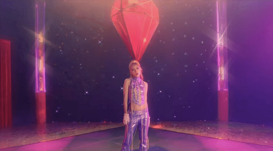 Phương Ly khoe nhan sắc cực &ldquo;b&eacute;n&rdquo; trong tạo h&igrave;nh đậm chất Jang Wonyoung, gi&aacute;n tiếp tỏ t&igrave;nh Andree qua MV mới? - Ảnh 2.