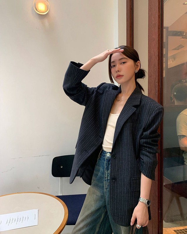 Trời sắp chuyển lạnh, đây là 9 mẫu blazer bạn nên đầu tư để mặc ấm mà vẫn sành điệu - Ảnh 11.