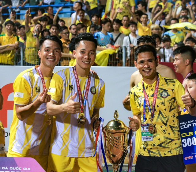 CLB Thanh Hoá ăn mừng cuồng nhiệt khi hạ đẹp dàn sao CAHN FC giành Siêu Cup quốc gia 2023 - Ảnh 6.
