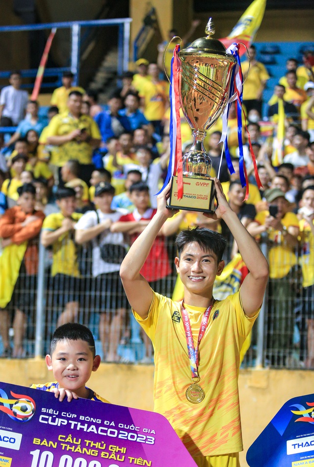 CLB Thanh Hoá ăn mừng cuồng nhiệt khi hạ đẹp dàn sao CAHN FC giành Siêu Cup quốc gia 2023 - Ảnh 5.