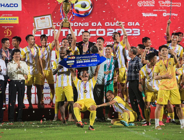 CLB Thanh Hoá ăn mừng cuồng nhiệt khi hạ đẹp dàn sao CAHN FC giành Siêu Cup quốc gia 2023 - Ảnh 3.