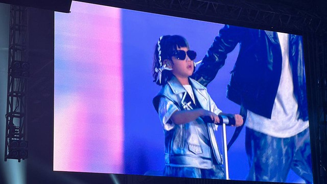 Cici được JustaTee tổ chức sinh nhật hoành tráng ở Concert Rap Việt: Màn lộ diện siêu cưng, cuối cùng cũng chấm bố 10 điểm! - Ảnh 4.