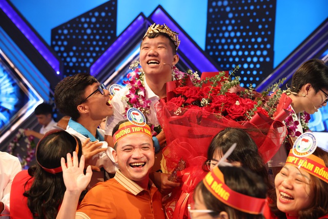 Phỏng vấn N&Oacute;NG Qu&aacute;n qu&acirc;n Olympia 2023: N&oacute;i g&igrave; về kế hoạch du học v&agrave; khoảnh khắc bị đối thủ dẫn điểm? - Ảnh 5.