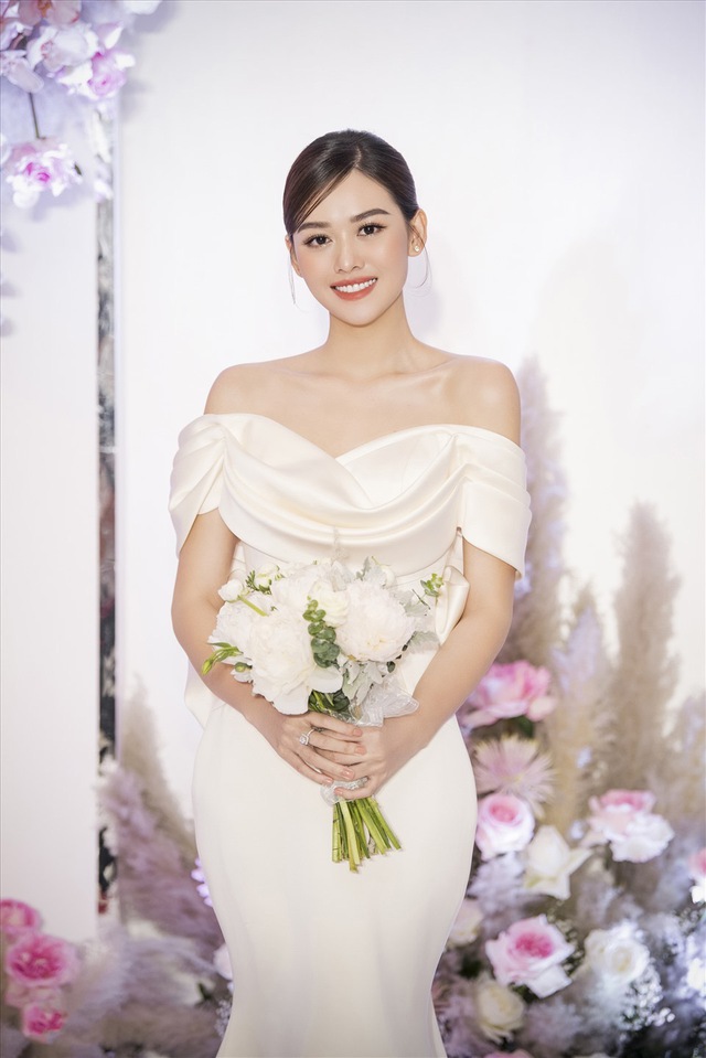 &Aacute; hậu Vbiz kết h&ocirc;n năm 20 tuổi hiếm hoi cho con g&aacute;i l&ecirc;n s&oacute;ng, vẫn giữ 1 h&agrave;nh động quen thuộc - Ảnh 5.