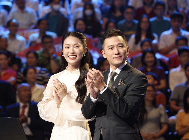 Chung kết Đường L&ecirc;n Đỉnh Olympia 2023 kh&eacute;p lại: Gay cấn đến ph&uacute;t cuối c&ugrave;ng, m&agrave;n lội ngược d&ograve;ng của nam sinh Thanh H&oacute;a! - Ảnh 2.