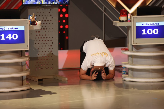 Phỏng vấn N&Oacute;NG Qu&aacute;n qu&acirc;n Olympia 2023: N&oacute;i g&igrave; về kế hoạch du học v&agrave; khoảnh khắc bị đối thủ dẫn điểm? - Ảnh 3.