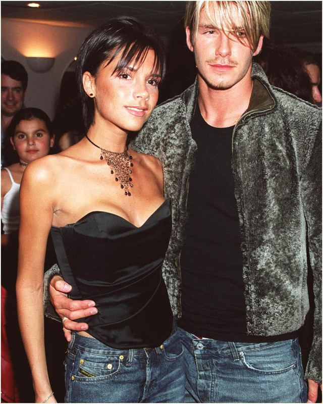 Style couple đẹp vô đối của nhà Beckham vào những năm 90 xứng làm sách mẫu mặc đẹp - Ảnh 4.