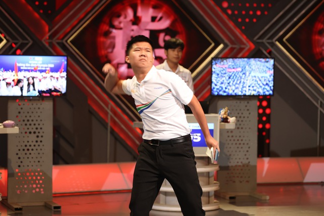 Phỏng vấn N&Oacute;NG Qu&aacute;n qu&acirc;n Olympia 2023: N&oacute;i g&igrave; về kế hoạch du học v&agrave; khoảnh khắc bị đối thủ dẫn điểm? - Ảnh 2.