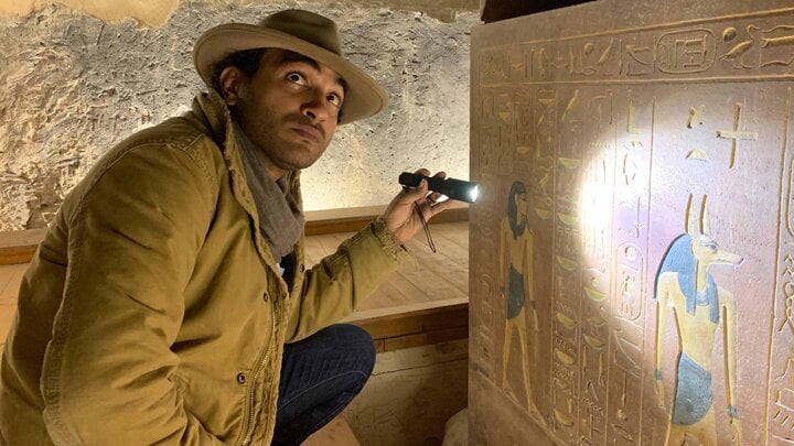 Khai quật ngôi mộ cổ chứa xác ướp Ai Cập, nhà khoa học mắc căn bệnh bí ẩn