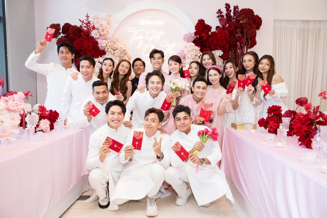 Trọn bộ ảnh và video Puka - Gin Tuấn Kiệt ở lễ gia tiên: Ngại ngùng hôn nhau trước dàn sao Vbiz! - Ảnh 19.
