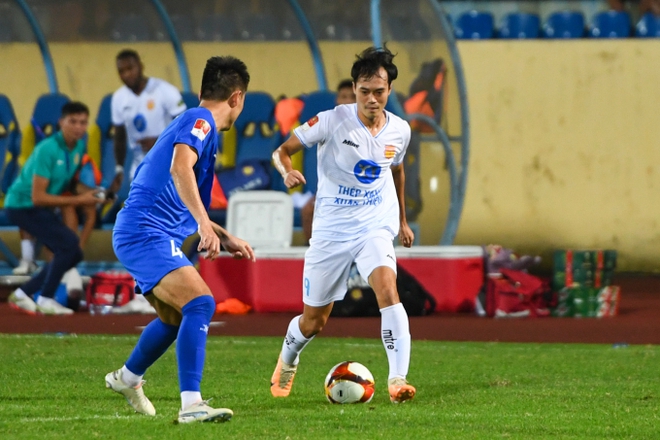 V.League chứng kiến cảnh tượng lạ, liệu còn đội bóng nào đủ sức đua vô địch với CLB CAHN? - Ảnh 4.