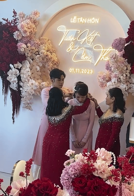 Hé lộ chi tiết đặc biệt về mẹ Puka và Gin Tuấn Kiệt trong đám hỏi: Hai “chị sui” xịn quá! - Ảnh 1.