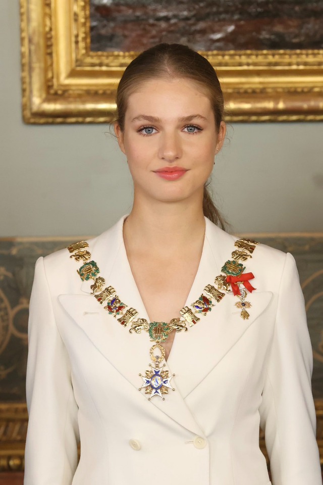 'Nàng công chúa đẹp nhất châu Âu' chính thức thành người kế vị ngai vàng Tây Ban Nha, xinh đẹp rạng ngời ở tuổi 18
