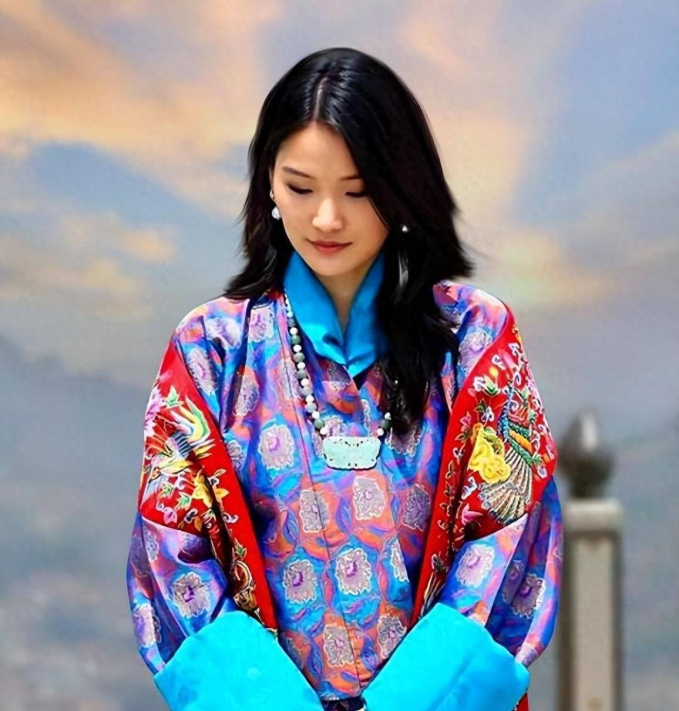 Nữ hoàng 'quyến rũ' của Bhutan lộ diện sau khi hạ sinh công chúa. Vẻ đẹp hiện tại của cô khiến ai cũng phải kinh ngạc.