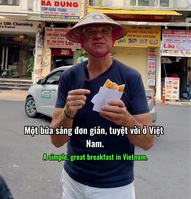 Du khách Tây giới thiệu bánh mì gánh ở Hà Nội, khuyên mọi người thử ngay kẻo sẽ trở thành dĩ vãng - Ảnh 3.